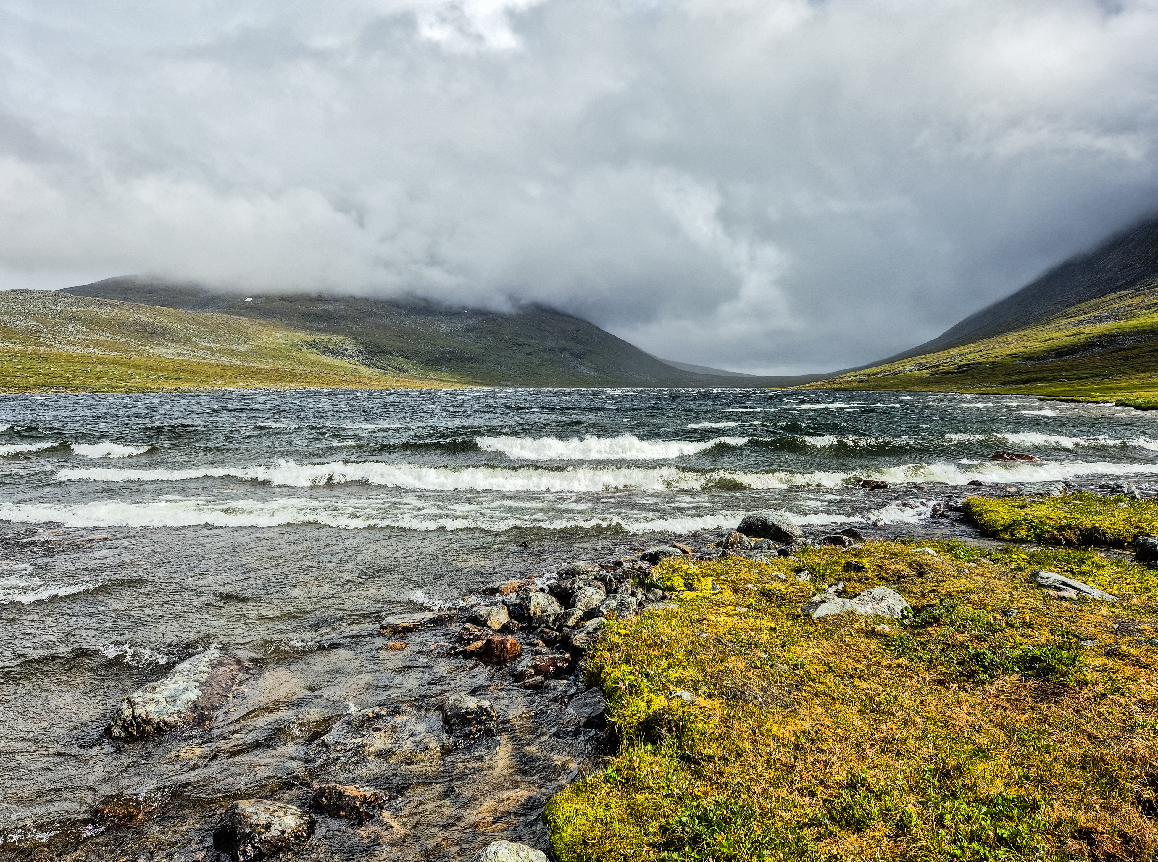 Páll Ágúst Þórarinsson – Čuonjájávri vid Lapporten (sommar 2024)